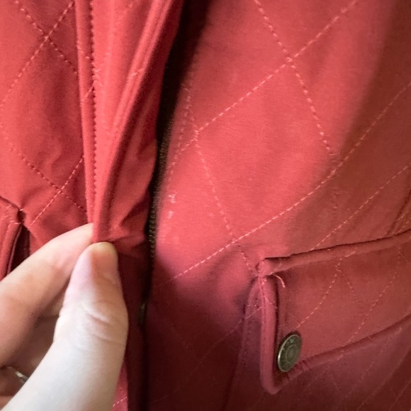 Cripple Creek Ranch-wear Red Quilted Vest & Collared Button Up w/ Double Pockets - Picture 7 of 13